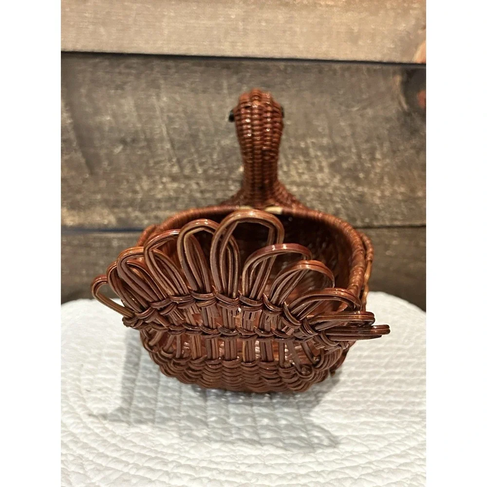 Vtg Woven Wicker Rattan Thanksgiving Turkey Basket Fall Centerpiece Brown Holidy